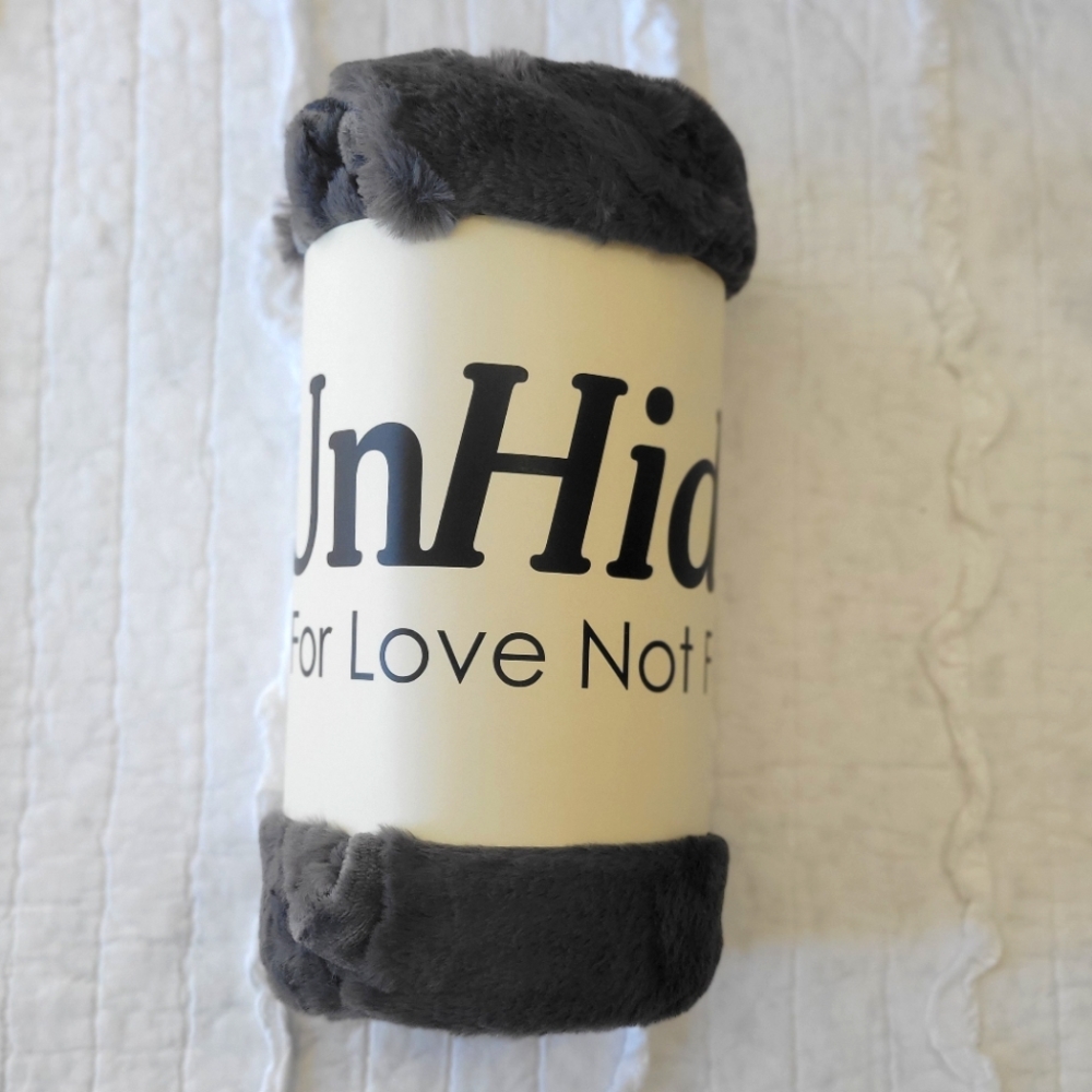 UnHide Lil Marsh Blanket Charcoal Gray 50x60 For The Love Not Fur Blanket NWT